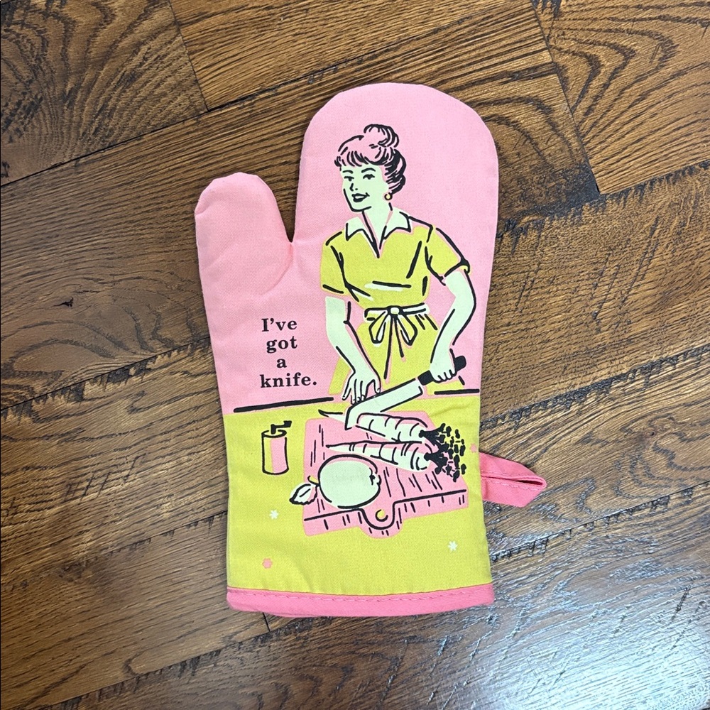 Blue Q Pink and Yellow novelty Oven Mitt -"i've got a knife."